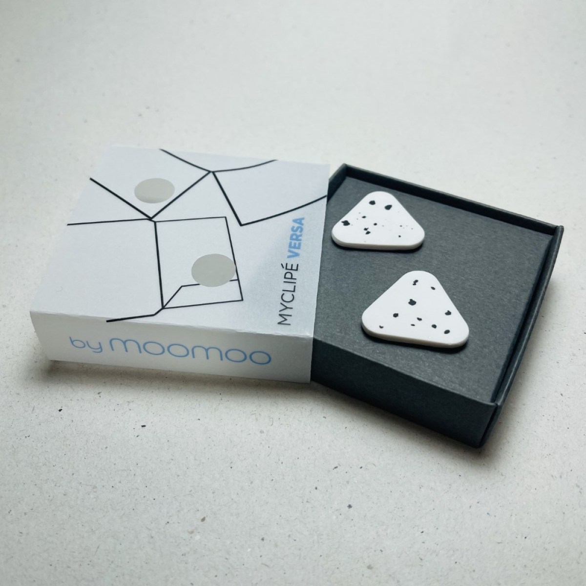 VERSA TRIANGLE WHITE-BLACK